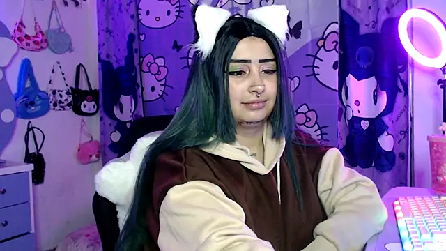 Snapshot of lussyevans24 chatting on 10/23/25, 04:45 lussyevans24 online show from 10/23/25, 04:45