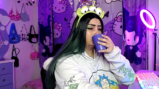 Snapshot of lussyevans24 chatting on 10/27/25, 05:33 lussyevans24 online show from 10/27/25, 05:33