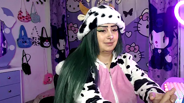 Snapshot of lussyevans24 chatting on 10/28/25, 06:06 lussyevans24 online show from 10/28/25, 06:06