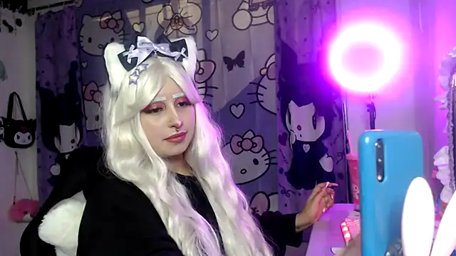 Snapshot of lussyevans24 chatting on 11/08/25, 04:23 lussyevans24 online show from 11/08/25, 04:23