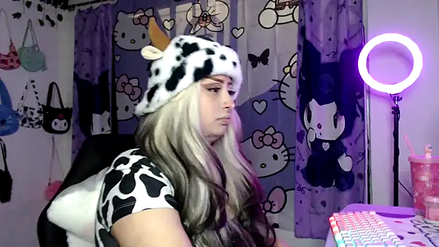 Snapshot of lussyevans24 chatting on 11/12/25, 04:57 lussyevans24 online show from 11/12/25, 04:57