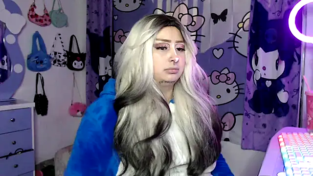 Snapshot of lussyevans24 chatting on 11/14/25, 05:28 lussyevans24 online show from 11/14/25, 05:28