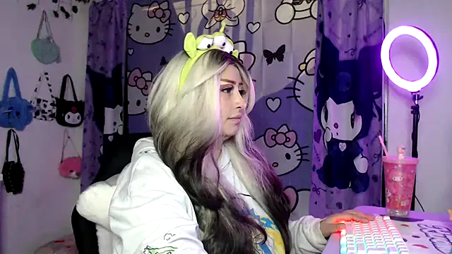 Snapshot of lussyevans24 chatting on 11/15/25, 03:59 lussyevans24 online show from 11/15/25, 03:59