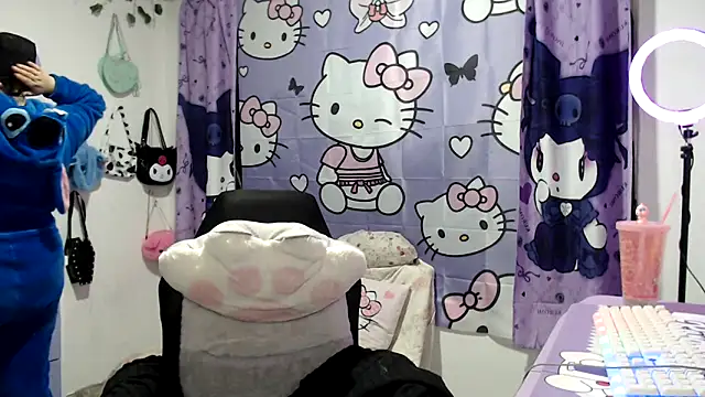 Snapshot of lussyevans24 chatting on 11/18/25, 03:45 lussyevans24 online show from 11/18/25, 03:45