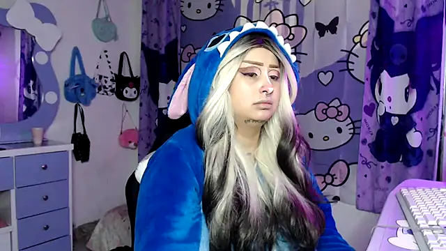 Snapshot of lussyevans24 chatting on 11/27/25, 04:47 lussyevans24 online show from 11/27/25, 04:47