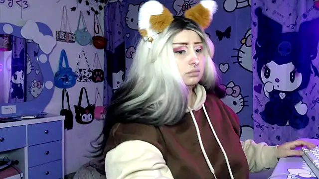 Snapshot of lussyevans24 chatting on 12/01/25, 04:39 lussyevans24 online show from 12/01/25, 04:39