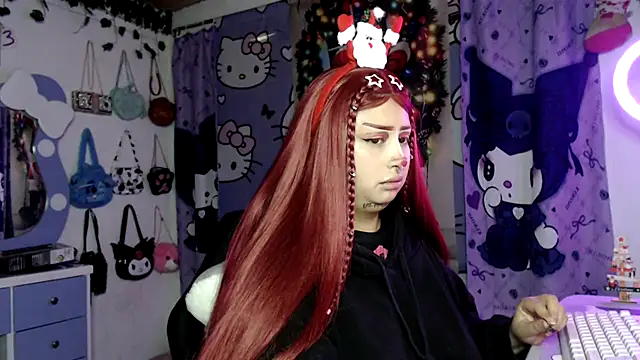 Snapshot of lussyevans24 chatting on 12/15/25, 06:17 lussyevans24 online show from 12/15/25, 06:17