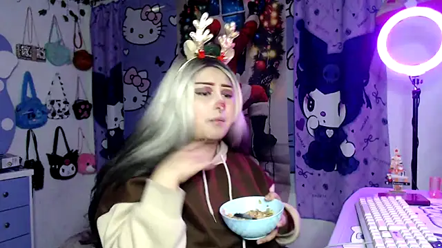 Snapshot of lussyevans24 chatting on 12/16/25, 03:33 lussyevans24 online show from 12/16/25, 03:33