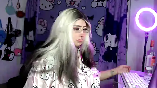 lussyevans24 online show from 04/23/26, 04:03