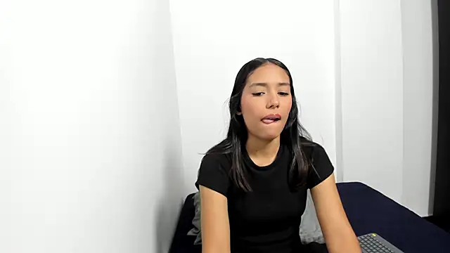 Snapshot of monse_02 chatting on 10/02/25, 01:51 monse 02 online show from 10/02/25, 01:51