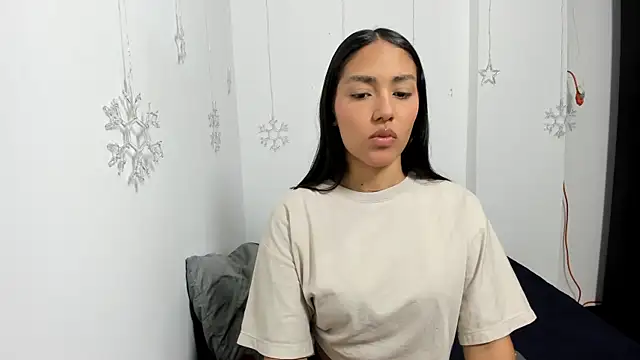 Snapshot of monse_02 chatting on 12/15/25, 12:53 monse 02 online show from 12/15/25, 12:53