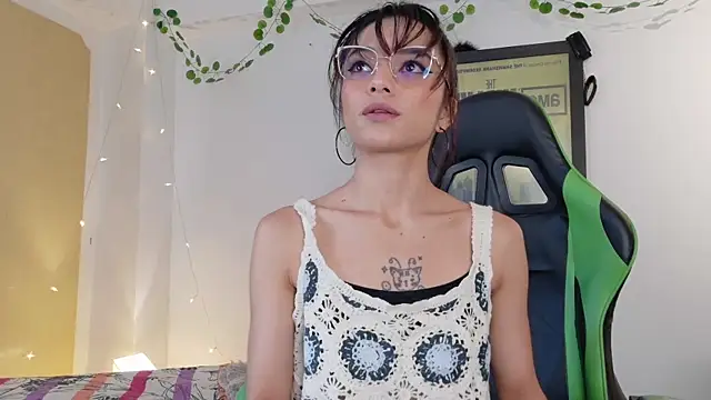 Snapshot of kittyzenn chatting on 04/07/26, 02:17 kittyzenn online show from 04/07/26, 02:17