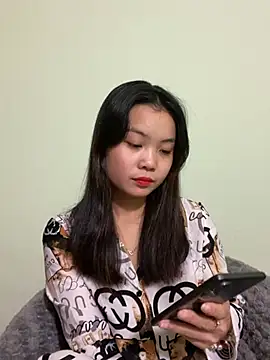 Snapshot of Maeve2k5 chatting on 12/30/24, 01:15 Maeve2k5 online show from 12/30/24, 01:15