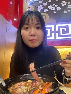 Snapshot of Maeve2k5 chatting on 02/19/25, 06:11 Maeve2k5 online show from 02/19/25, 06:11