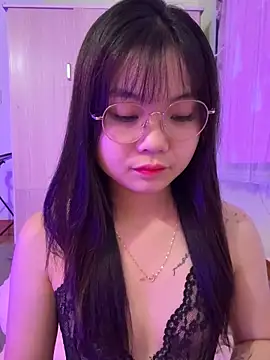 Snapshot of Maeve2k5 chatting on 10/05/25, 01:37 Maeve2k5 online show from 10/05/25, 01:37