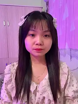 Snapshot of Maeve2k5 chatting on 10/10/25, 11:37 Maeve2k5 online show from 10/10/25, 11:37