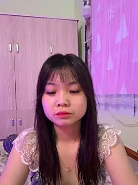 Snapshot of Maeve2k5 chatting on 10/15/25, 06:46 Maeve2k5 online show from 10/15/25, 06:46