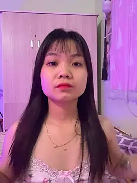 Snapshot of Maeve2k5 chatting on 10/17/25, 12:14 Maeve2k5 online show from 10/17/25, 12:14