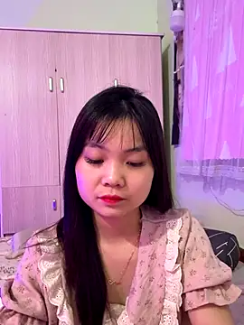 Snapshot of Maeve2k5 chatting on 10/17/25, 12:19 Maeve2k5 online show from 10/17/25, 12:19