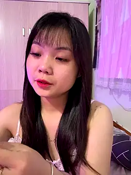 Snapshot of Maeve2k5 chatting on 10/19/25, 10:16 Maeve2k5 online show from 10/19/25, 10:16