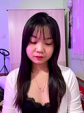 Snapshot of Maeve2k5 chatting on 11/03/25, 10:38 Maeve2k5 online show from 11/03/25, 10:38