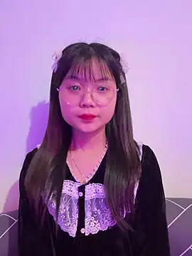 Snapshot of Maeve2k5 chatting on 11/04/25, 01:10 Maeve2k5 online show from 11/04/25, 01:10