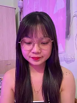 Snapshot of Maeve2k5 chatting on 11/20/25, 07:52 Maeve2k5 online show from 11/20/25, 07:52