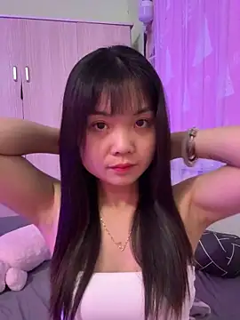 Snapshot of Maeve2k5 chatting on 11/23/25, 10:37 Maeve2k5 online show from 11/23/25, 10:37