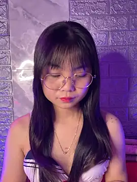 Snapshot of Maeve2k5 chatting on 12/15/25, 06:06 Maeve2k5 online show from 12/15/25, 06:06