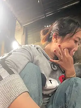 Linaannn online show from 11/25/25, 06:02