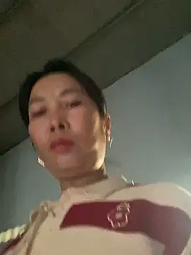 Linaannn online show from 12/19/25, 02:29