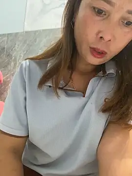 Linaannn online show from 12/22/25, 11:02