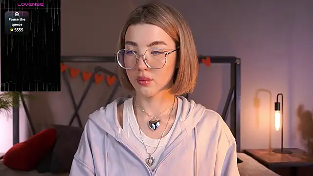 Snapshot of LindaThacker chatting on 03/06/25, 08:19 LindaThacker online show from 03/06/25, 08:19