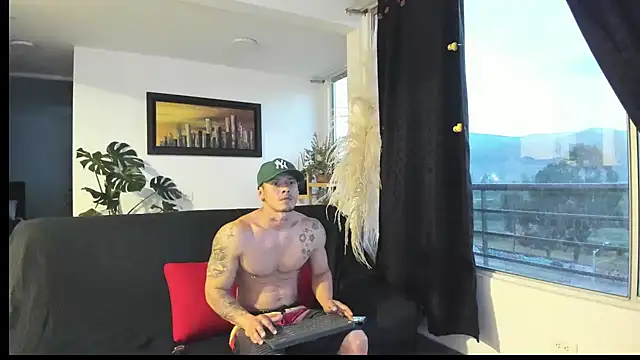 Snapshot of MARCELOANDLUCIAN chatting on 02/17/25, 11:20 MARCELOANDLUCIAN online show from 02/17/25, 11:20