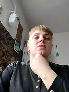 Snapshot of CoddessCrystal chatting on 02/04/25, 10:32 CoddessCrystal online show from 02/04/25, 10:32