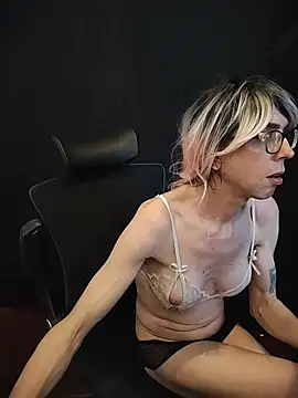 Snapshot of april_show_her chatting on 01/15/26, 03:16 april show her online show from 01/15/26, 03:16