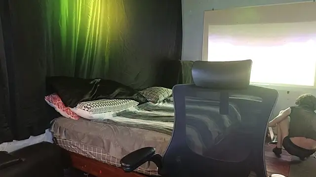 april show her online show from 05/09/26, 11:32