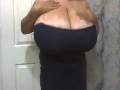 RoxiRedXXX online show from 04/20/26, 08:32