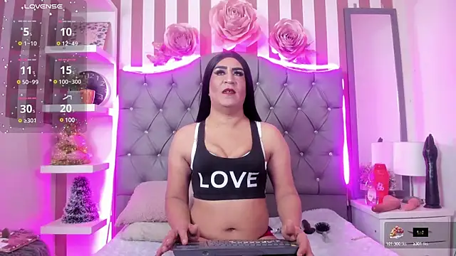 Natasha Hart online show from 01/18/25, 04:37