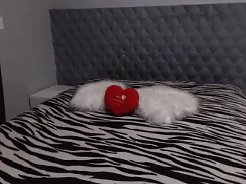 Snapshot of Sarahmonesexy chatting on 03/10/25, 09:40 Sarahmonesexy online show from 03/10/25, 09:40