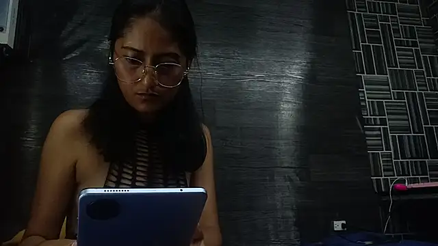 AdelinaMiran90 online show from 05/15/26, 05:03