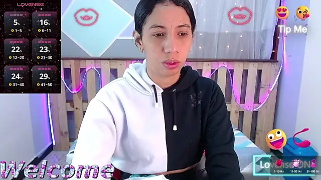Snapshot of Lina10 chatting on 01/28/25, 07:42 Lina10 online show from 01/28/25, 07:42