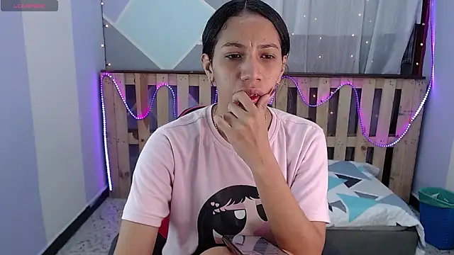 Snapshot of Lina10 chatting on 03/10/25, 07:40 Lina10 online show from 03/10/25, 07:40