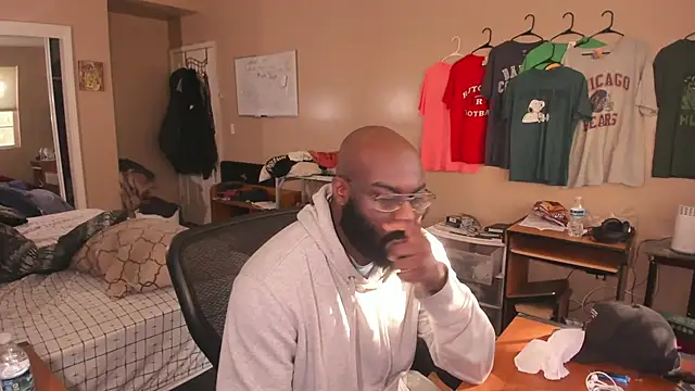 MrChuckDailyXXX online show from 10/21/25, 01:45