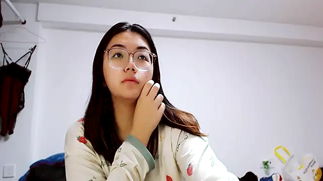 Snapshot of liu195874 chatting on 12/26/24, 03:31 liu195874 online show from 12/26/24, 03:31