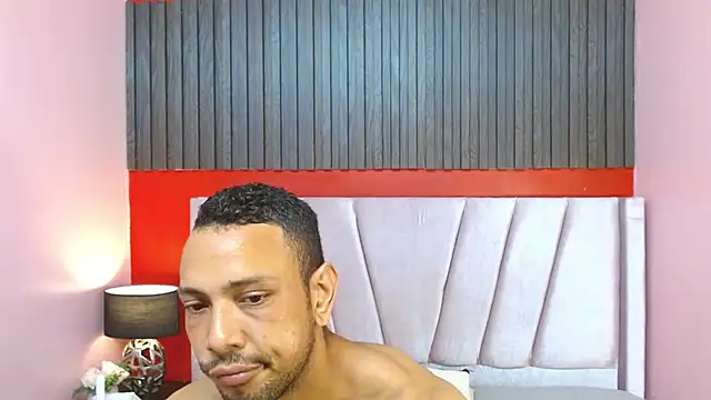 Snapshot of Thiago_Summers chatting on 12/16/25, 02:33 Thiago Summers online show from 12/16/25, 02:33