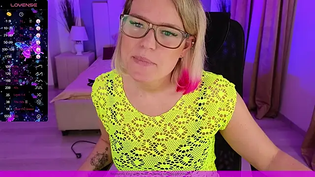 EVAshinyGIRL online show from 12/20/24, 10:49