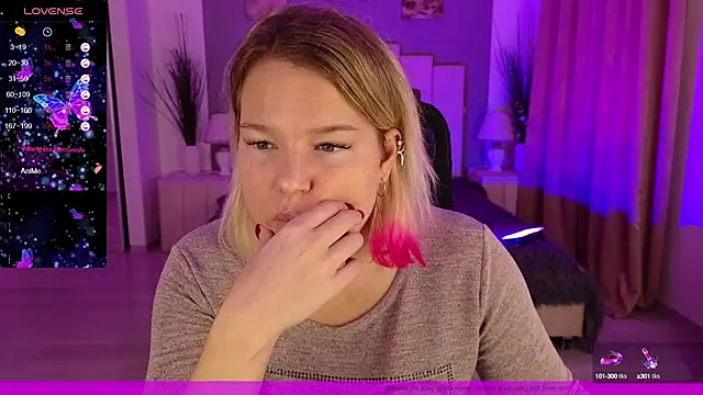 EVAshinyGIRL online show from 01/17/25, 07:41