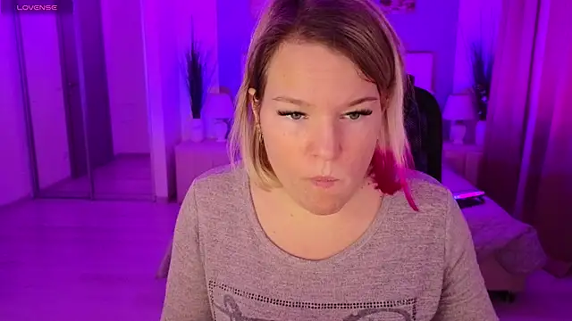 EVAshinyGIRL online show from 01/27/25, 07:45