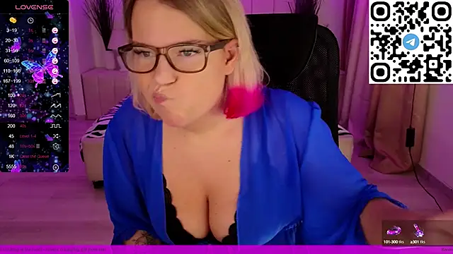 EVAshinyGIRL online show from 02/05/25, 10:51